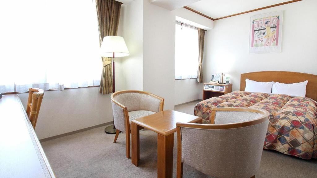 Neyagawa Trend Hotel Ōsaka Exterior foto